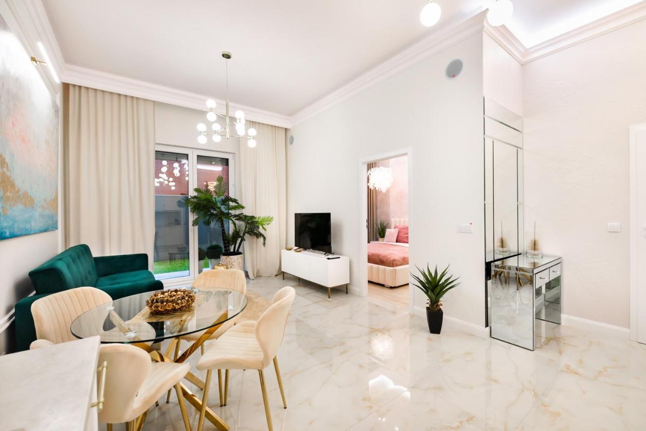 New Praga Ladies' & Gentlemen'S Apartments Βαρσοβία Εξωτερικό φωτογραφία