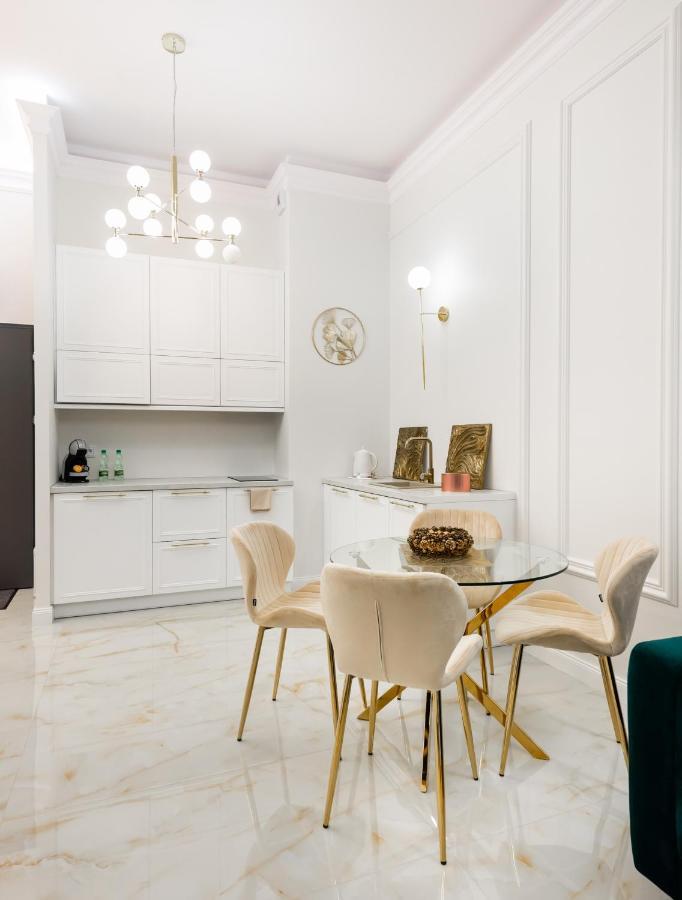 New Praga Ladies' & Gentlemen'S Apartments Βαρσοβία Εξωτερικό φωτογραφία